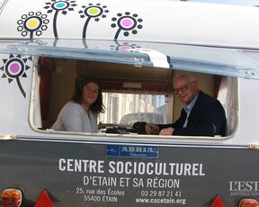 La caravane du centre socioculturel d'Etain passe et reste au village