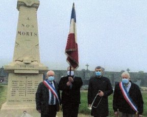 Deux maires, un porte-drapeau et un clairon pour le 11-Novembre